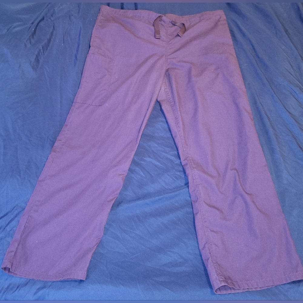 Cherokee Women Scrub Pants in Grape Purple. Size M.